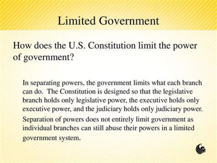 How does the Establishment Clause limit the powers of the national government