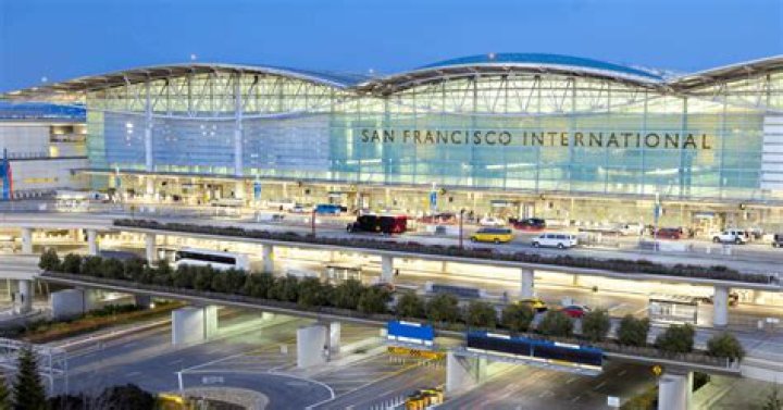 What international airlines fly out of SFO