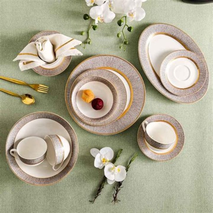 What makes Chinese dinnerware